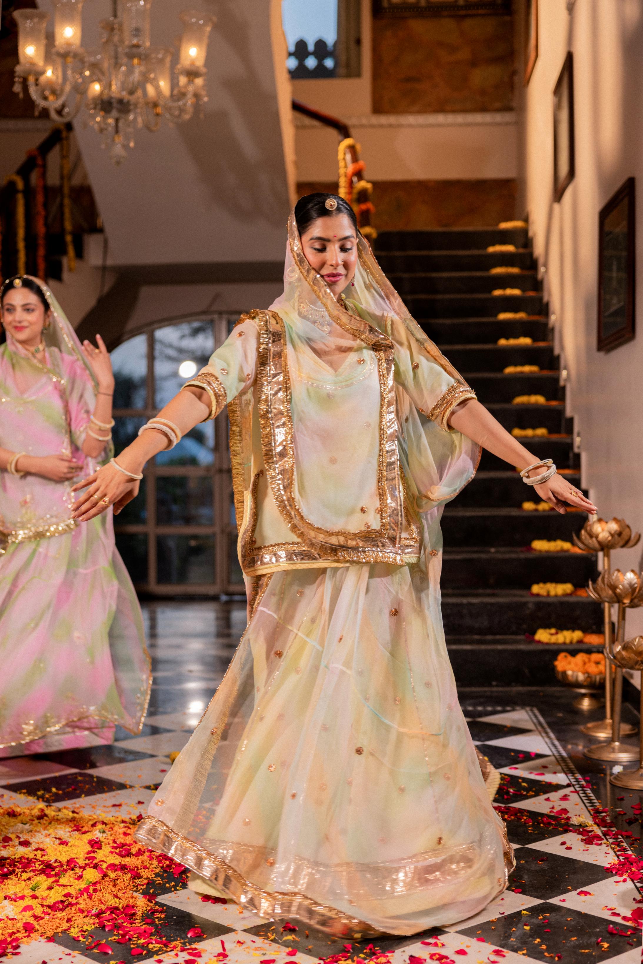 Samundar Leher 21 grms Pure Georgette Copper Laffi Dhora Ginni Phool Handwork   Poshak (Unstitched)